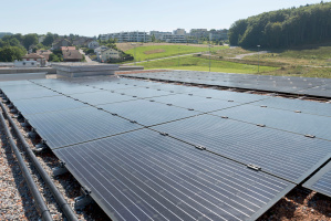 Foto der Hybridkollektoranlage der Überbauung Oberfeld